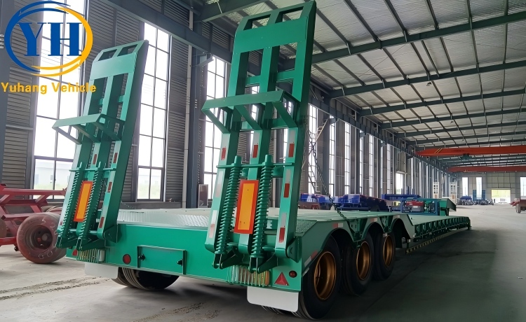 Tri Axle Gooseneck Detachable Low Boy Trailer-YUHANG VEHICLE Tri Axle Gooseneck Detachable Low Boy Trailer-YUHANG VEHICLE