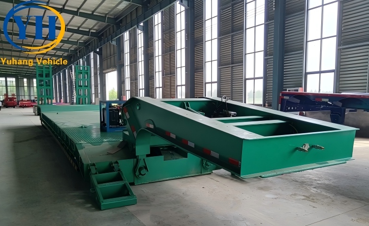 Tri Axle Gooseneck Detachable Low Boy Trailer-YUHANG VEHICLE Tri Axle Gooseneck Detachable Low Boy Trailer-YUHANG VEHICLE
