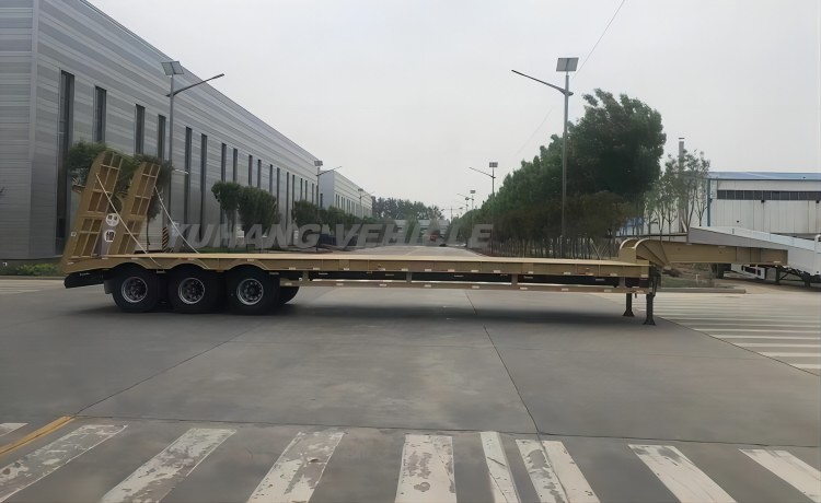 Tri Axle Low Bed Truck Trailer-YUHANG VEHICLE