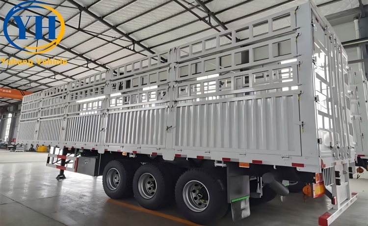 Triaxle Animal Transport Fence Trailer-YUHANG VEHICLE Triaxle Animal Transport Fence Trailer-YUHANG VEHICLE