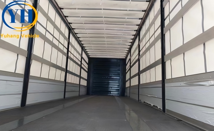 Tri Axle Curtain Trailer for Sale-YUHANG VEHICLE Tri Axle Curtain Trailer for Sale-YUHANG VEHICLE