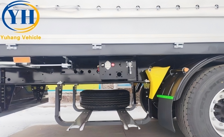 Tri Axle Curtain Trailer for Sale-YUHANG VEHICLE Tri Axle Curtain Trailer for Sale-YUHANG VEHICLE