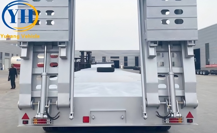 4 Axle 80 Ton Lowbed Truck Trailer will be exported to Ghana-YUHANG VEHICLE 4 Axle 80 Ton Lowbed Truck Trailer will be exported to Ghana-YUHANG VEHICLE