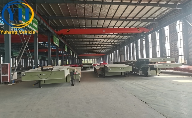 Tri Axle 60 Ton Low Loader Trailer will be sent to Saudi Arabia-YUHANG VEHICLE Tri Axle 60 Ton Low Loader Trailer will be sent to Saudi Arabia-YUHANG VEHICLE