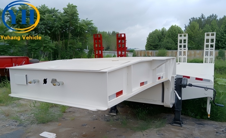 Tri Axle 60 Ton Low Bed Trailer for Sale In Zambia-YUHANG VEHICLE Tri Axle 60 Ton Low Bed Trailer for Sale In Zambia-YUHANG VEHICLE