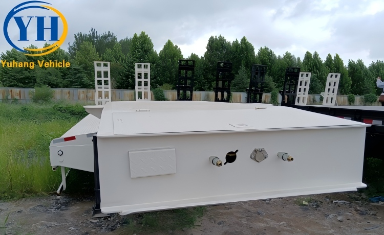Tri Axle 60 Ton Low Bed Trailer for Sale In Zambia-YUHANG VEHICLE Tri Axle 60 Ton Low Bed Trailer for Sale In Zambia-YUHANG VEHICLE