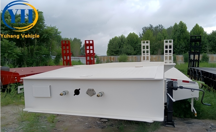 Tri Axle 60 Ton Low Bed Trailer for Sale In Zambia-YUHANG VEHICLE Tri Axle 60 Ton Low Bed Trailer for Sale In Zambia-YUHANG VEHICLE