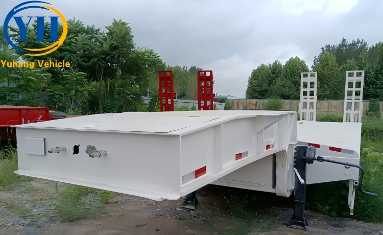 Tri Axle 60 Ton Low Bed Trailer for Sale In Zambia-YUHANG VEHICLE Tri Axle 60 Ton Low Bed Trailer for Sale In Zambia-YUHANG VEHICLE