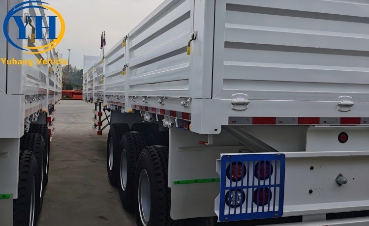 Tri Axle Sidewall Truck Trailer will be sent to Liberia-YUHANG VEHICLE Tri Axle Sidewall Truck Trailer will be sent to Liberia-YUHANG VEHICLE