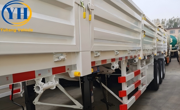 Tri Axle Sidewall Truck Trailer will be sent to Liberia-YUHANG VEHICLE Tri Axle Sidewall Truck Trailer will be sent to Liberia-YUHANG VEHICLE