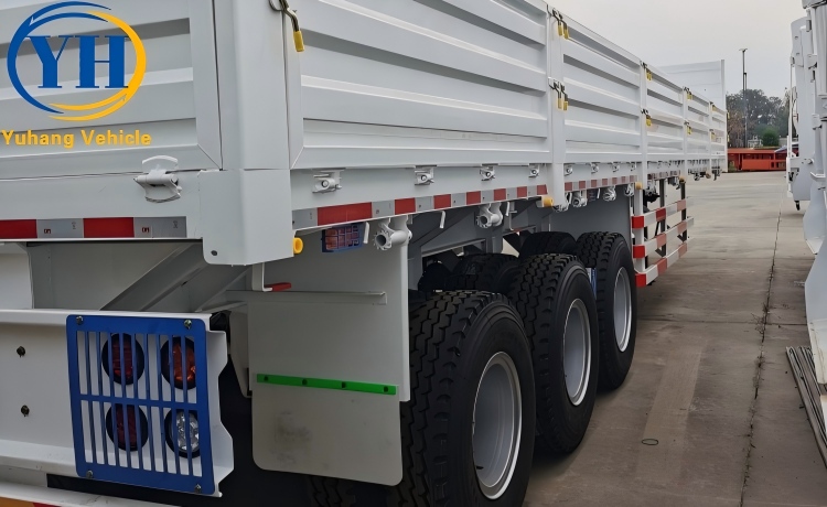 Tri Axle Sidewall Truck Trailer will be sent to Liberia-YUHANG VEHICLE Tri Axle Sidewall Truck Trailer will be sent to Liberia-YUHANG VEHICLE