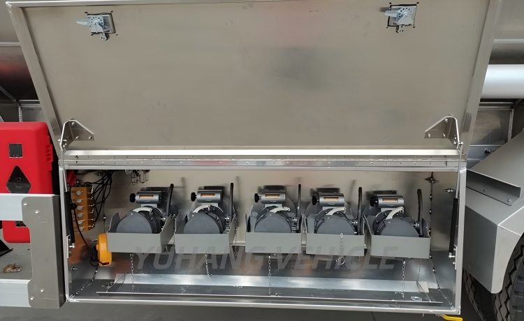 40000 Liter Aluminum Alloy Tanker Semi Trailer will be sent to Ghana-YUHANG VEHICLE 40000 Liter Aluminum Alloy Tanker Semi Trailer will be sent to Ghana-YUHANG VEHICLE