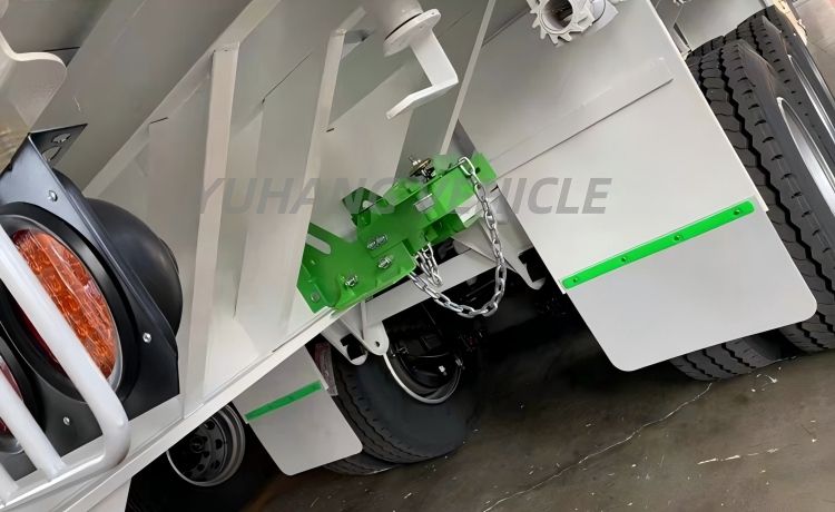 Triple Flatbed Container Trailer will be sent to to Sierra Leone-YUHANG VEHICLE Triple Flatbed Container Trailer will be sent to to Sierra Leone-YUHANG VEHICLE