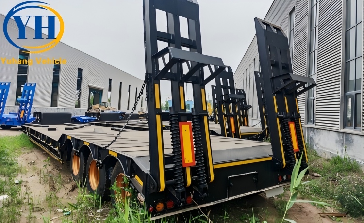 3 Axle Semi Lowbed Trailer with Mechanical Ladder will be shipped to Nigeria-YUHANG VEHICLE 3 Axle Semi Lowbed Trailer with Mechanical Ladder will be shipped to Nigeria-YUHANG VEHICLE