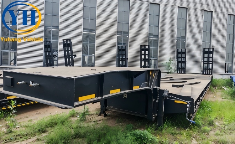 3 Axle Semi Lowbed Trailer with Mechanical Ladder will be shipped to Nigeria-YUHANG VEHICLE 3 Axle Semi Lowbed Trailer with Mechanical Ladder will be shipped to Nigeria-YUHANG VEHICLE