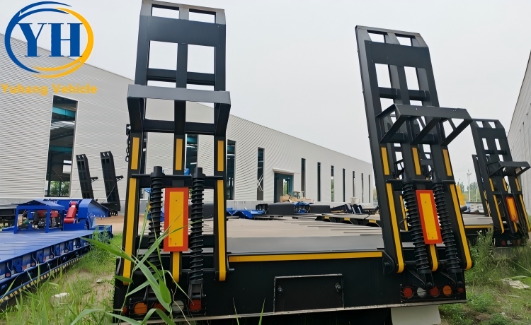3 Axle Semi Lowbed Trailer with Mechanical Ladder will be shipped to Nigeria-YUHANG VEHICLE 3 Axle Semi Lowbed Trailer with Mechanical Ladder will be shipped to Nigeria-YUHANG VEHICLE