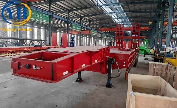 Tri Axle Low Loader Trailer will be sent to Togo-YUHANG VEHICLE Tri Axle Low Loader Trailer will be sent to Togo-YUHANG VEHICLE