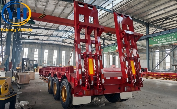 Tri Axle Low Loader Trailer will be sent to Togo-YUHANG VEHICLE Tri Axle Low Loader Trailer will be sent to Togo-YUHANG VEHICLE